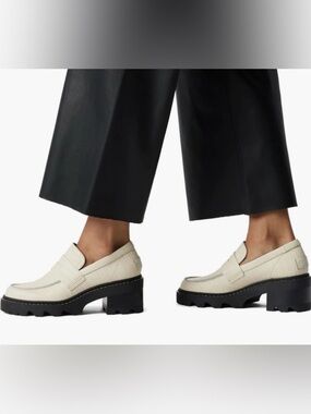 SOREL Joan Now City Penny Loafer in Cream off white size 6